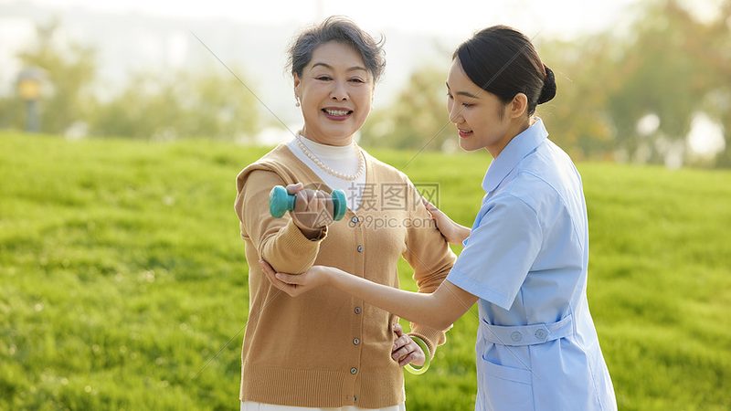 成都农村日间照料中心：构建失能老人温馨家园
